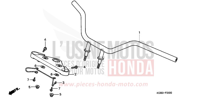TUYAU DE GUIDON/PONT SUPERIEUR de Shadow VT125C CANDY GLORY RED-U (R101) de 1999